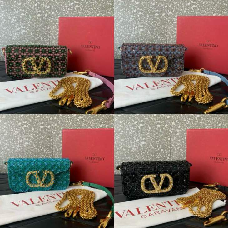 Picture of Valentino Handbags _SKUfw240128180fw
